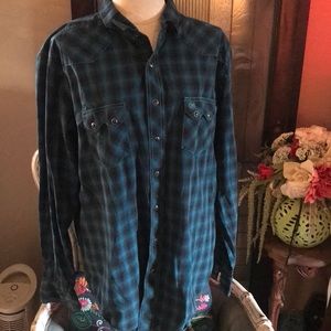 Wrangler western style button down shirt
